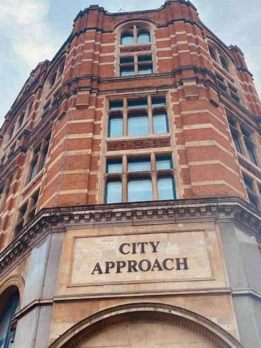 Large 3 Bed 3 Bathrooms Penthouse With Terrace And City Views In Londra Exterior foto