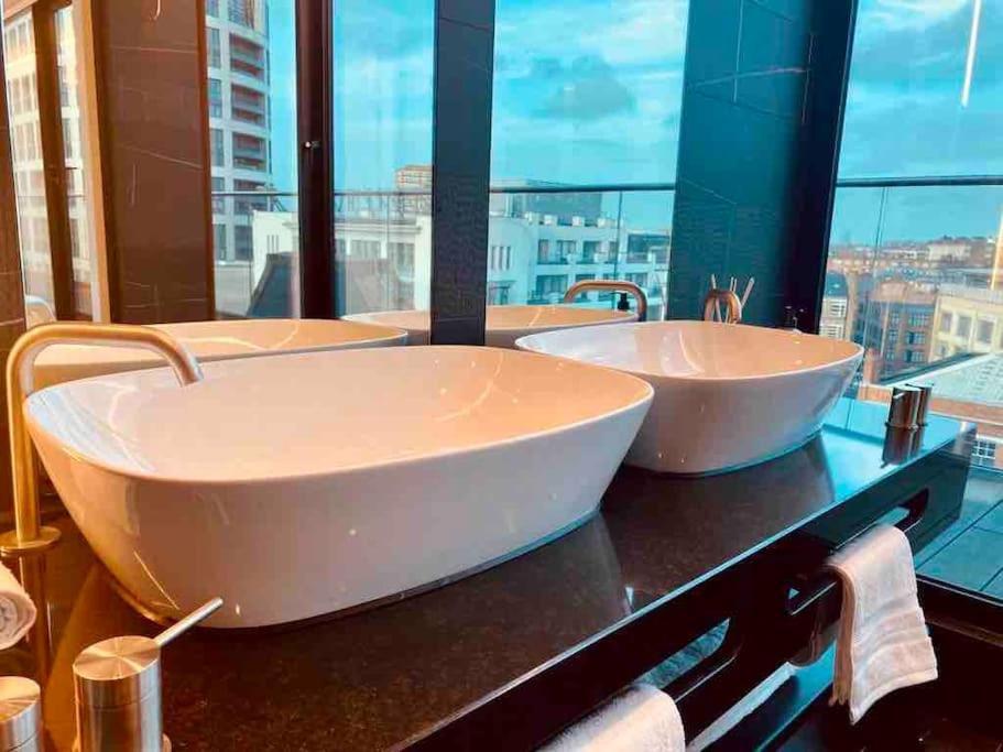 Large 3 Bed 3 Bathrooms Penthouse With Terrace And City Views In Londra Exterior foto