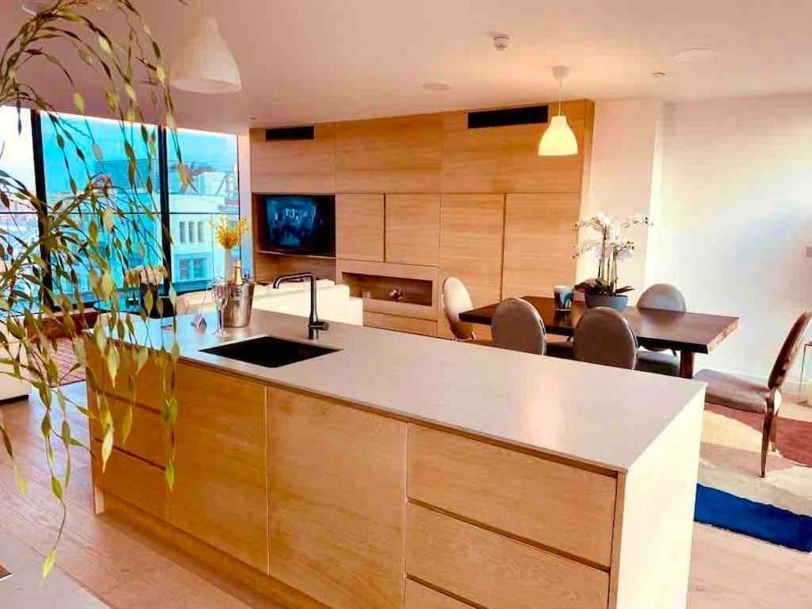 Large 3 Bed 3 Bathrooms Penthouse With Terrace And City Views In Londra Exterior foto