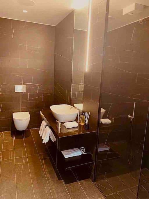 Large 3 Bed 3 Bathrooms Penthouse With Terrace And City Views In Londra Exterior foto
